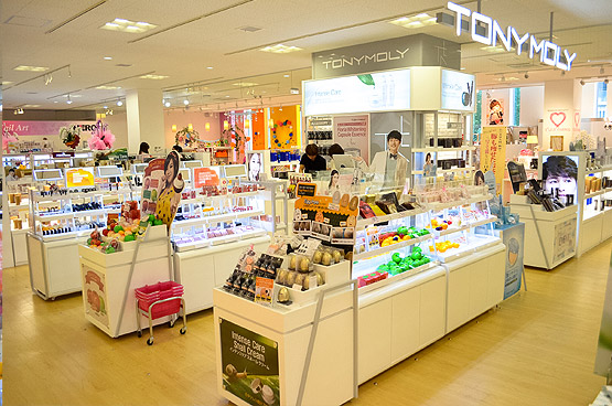 新大久保 韓流アミューズメントビル デザイン Tonymoly トニーモリー 日本初直営店 Wow新大久保